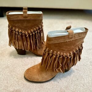 Sbicca tan suede ankle boots size 9